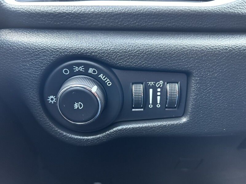 2024 Chrysler Pacifica Touring - HANDICAP VAN Webster MA 2024 Chrysler Pacifica Touring - HANDICAP VAN Webster MA