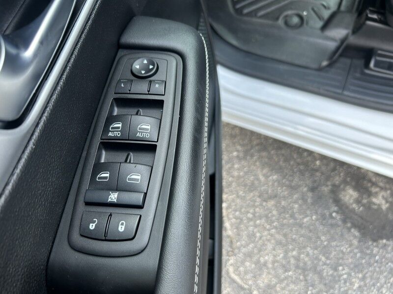 2024 Chrysler Pacifica Touring - HANDICAP VAN Webster MA 2024 Chrysler Pacifica Touring - HANDICAP VAN Webster MA