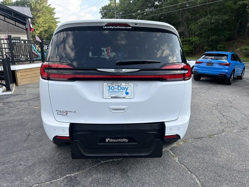2024 Chrysler Pacifica Touring - HANDICAP VAN Webster MA 2024 Chrysler Pacifica Touring - HANDICAP VAN Webster MA