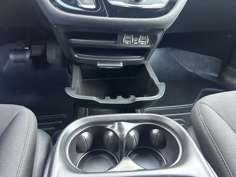 2024 Chrysler Pacifica Touring - HANDICAP VAN Webster MA 2024 Chrysler Pacifica Touring - HANDICAP VAN Webster MA
