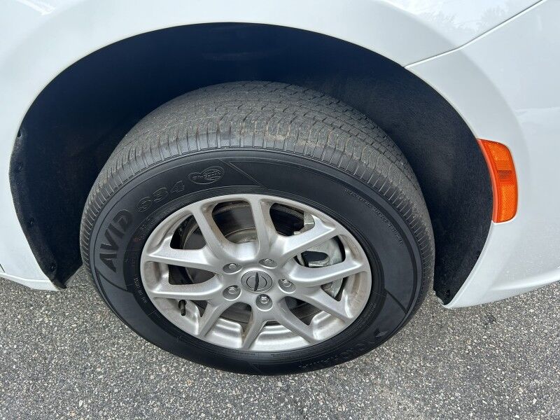 2024 Chrysler Pacifica Touring - HANDICAP VAN Webster MA 2024 Chrysler Pacifica Touring - HANDICAP VAN Webster MA