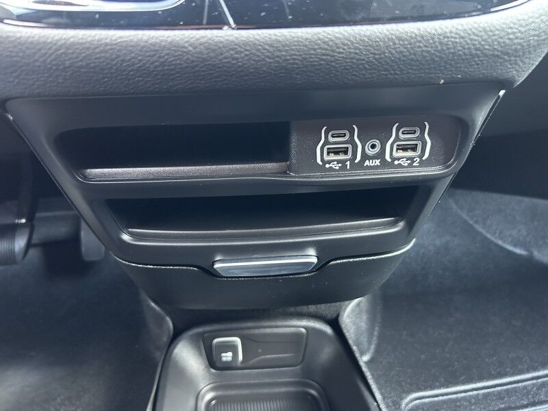 2024 Chrysler Pacifica Touring - HANDICAP VAN Webster MA 2024 Chrysler Pacifica Touring - HANDICAP VAN Webster MA