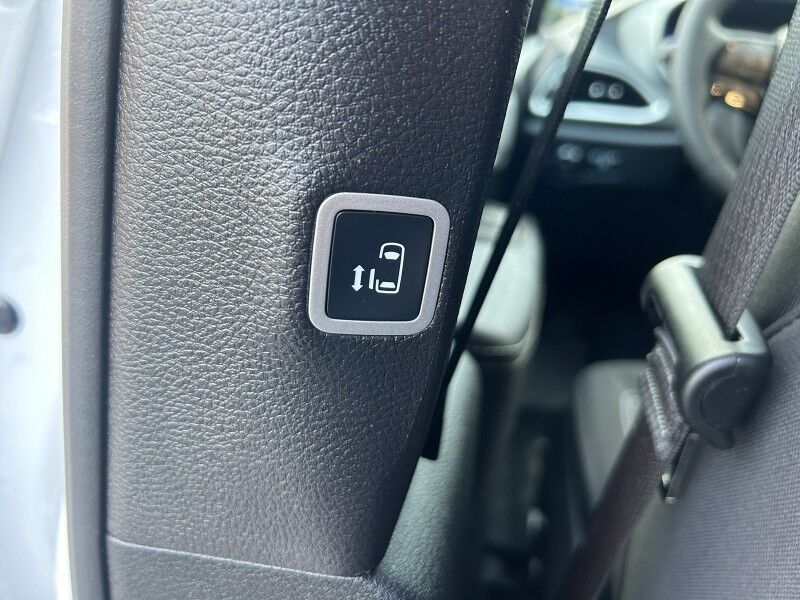 2024 Chrysler Pacifica Touring - HANDICAP VAN Webster MA 2024 Chrysler Pacifica Touring - HANDICAP VAN Webster MA