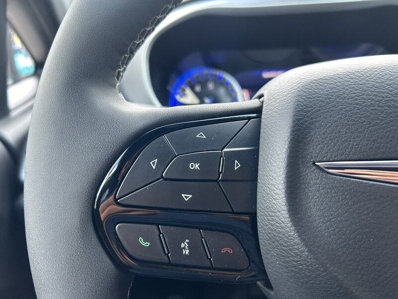 2024 Chrysler Pacifica Touring - HANDICAP VAN Webster MA 2024 Chrysler Pacifica Touring - HANDICAP VAN Webster MA