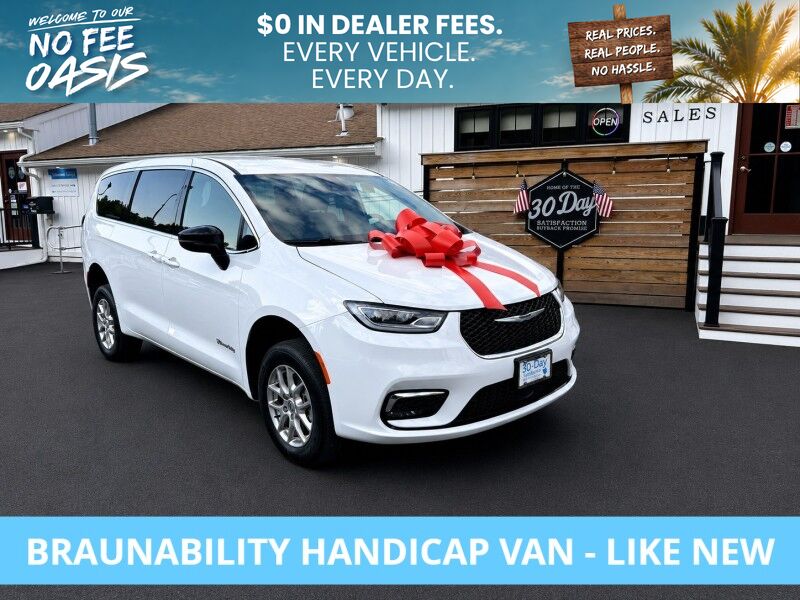 2024 Chrysler Pacifica Touring - HANDICAP VAN 2024 Chrysler Pacifica Touring - HANDICAP VAN