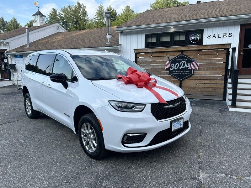 2024 Chrysler Pacifica Touring - HANDICAP VAN 2024 Chrysler Pacifica Touring - HANDICAP VAN