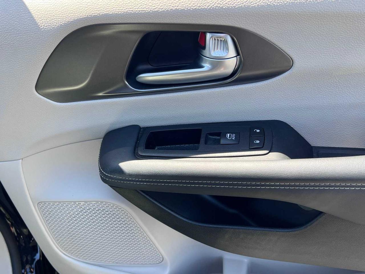 2024 Chrysler Pacifica Touring L Irving TX