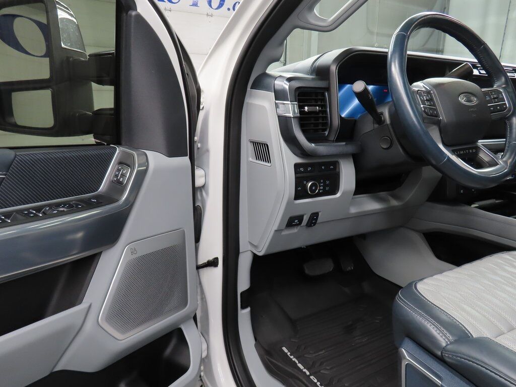 2024 Ford F-250 Super Duty 4x4 Crew Cab Limited Fond du Lac WI 2024 Ford F-250 Super Duty 4x4 Crew Cab Limited Fond du Lac WI