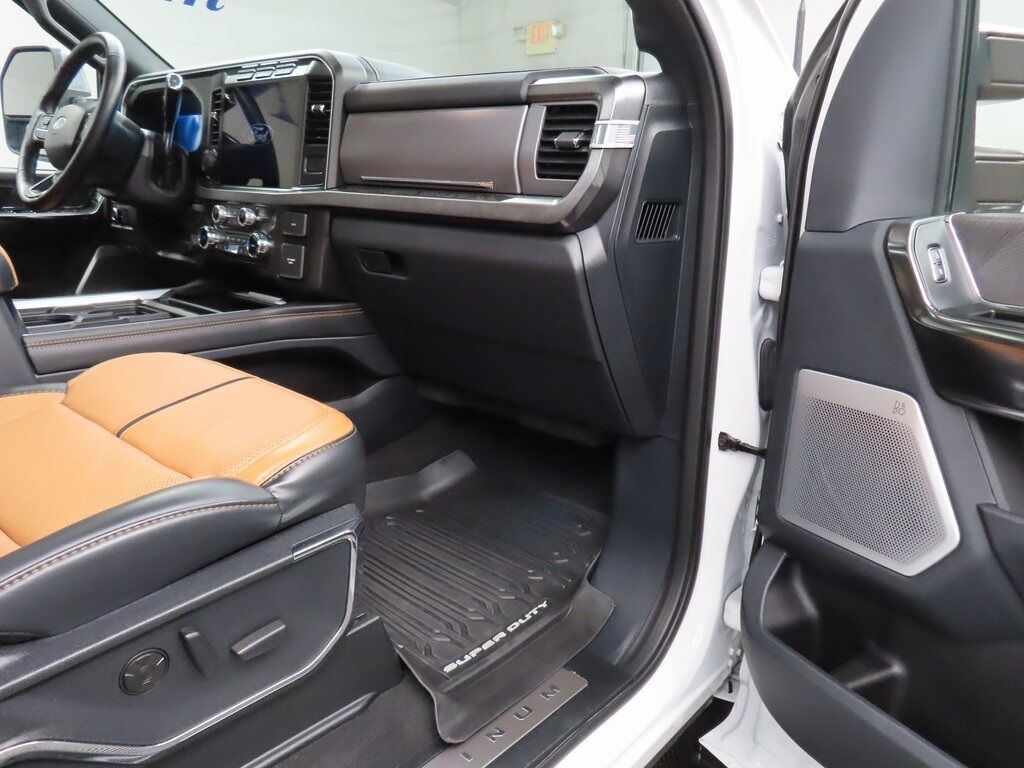 2024 Ford F-250 Super Duty 4x4 Crew Cab Platinum Fond du Lac WI 2024 Ford F-250 Super Duty 4x4 Crew Cab Platinum Fond du Lac WI