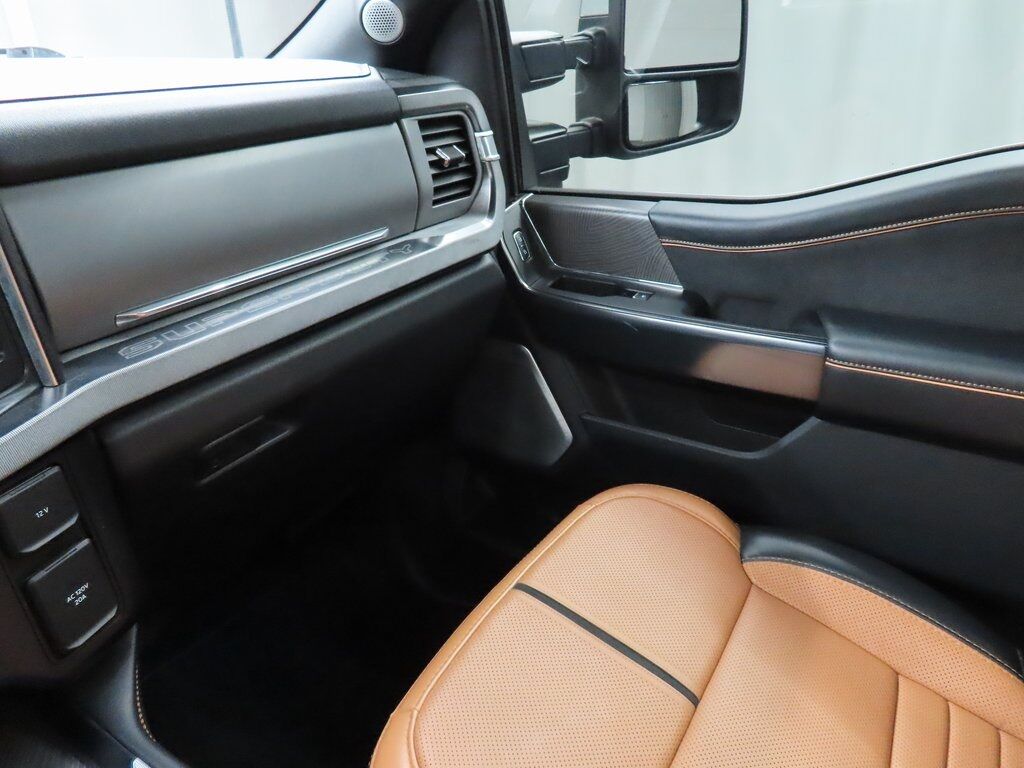 2024 Ford F-250 Super Duty 4x4 Crew Cab Platinum Fond du Lac WI 2024 Ford F-250 Super Duty 4x4 Crew Cab Platinum Fond du Lac WI