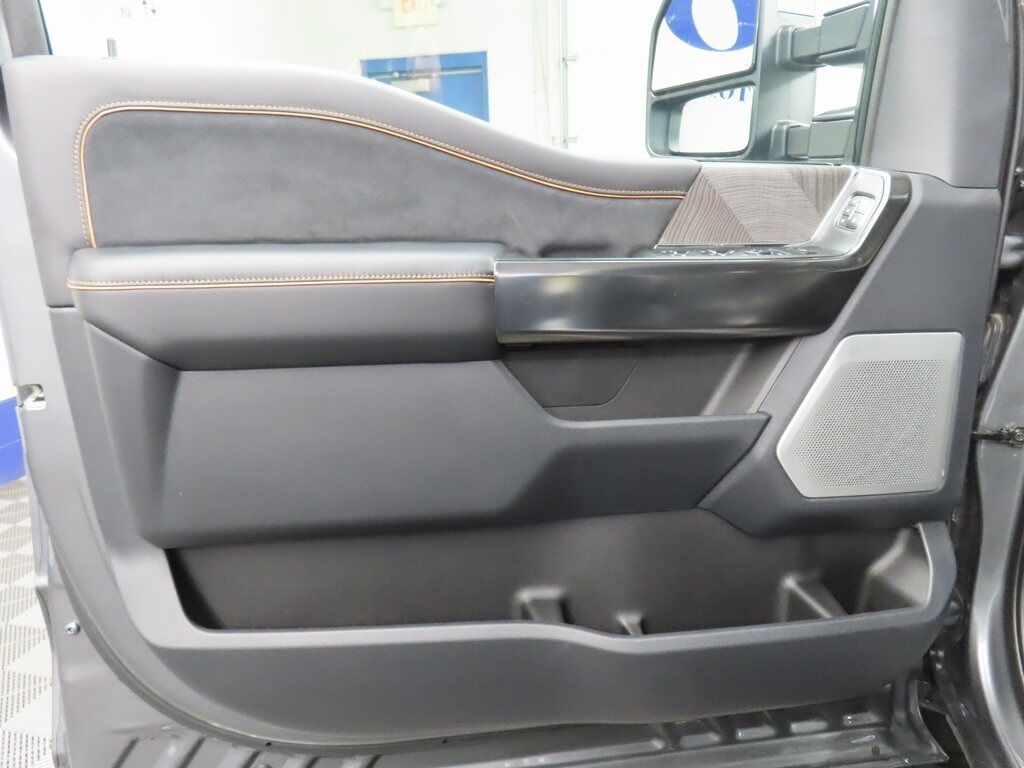 2024 Ford F-250 Super Duty 4x4 Crew Cab Platinum Fond du Lac WI 2024 Ford F-250 Super Duty 4x4 Crew Cab Platinum Fond du Lac WI