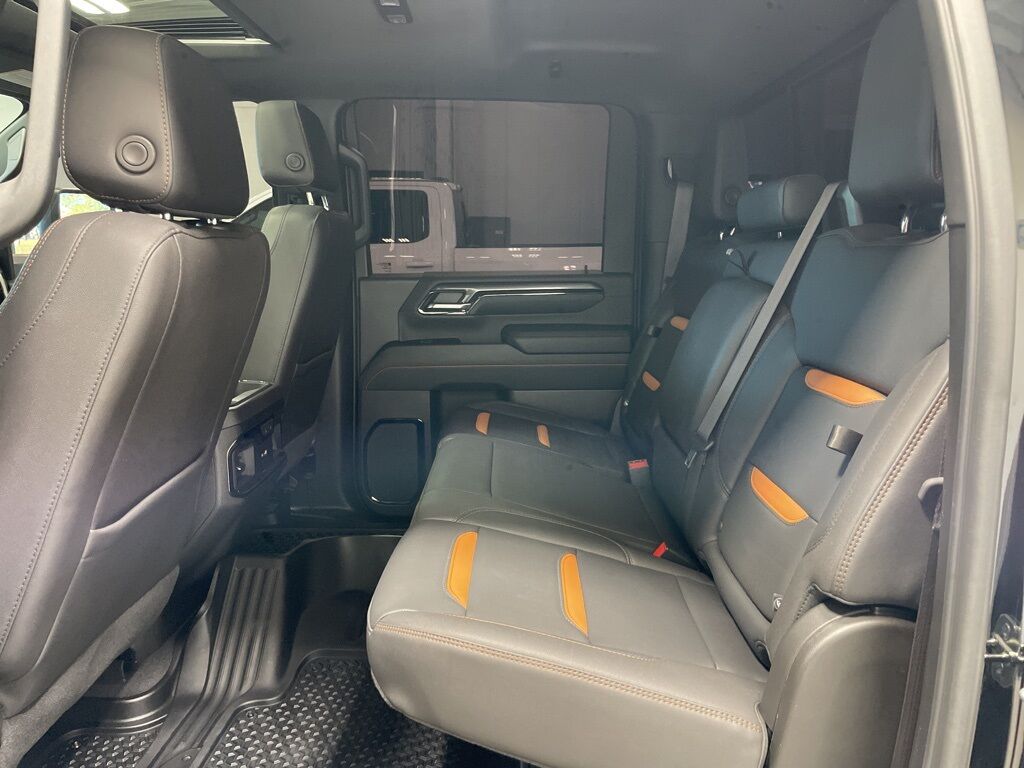 2024 GMC Sierra 2500HD 4x4 Crew Cab AT4 Minocqua WI 2024 GMC Sierra 2500HD 4x4 Crew Cab AT4 Minocqua WI