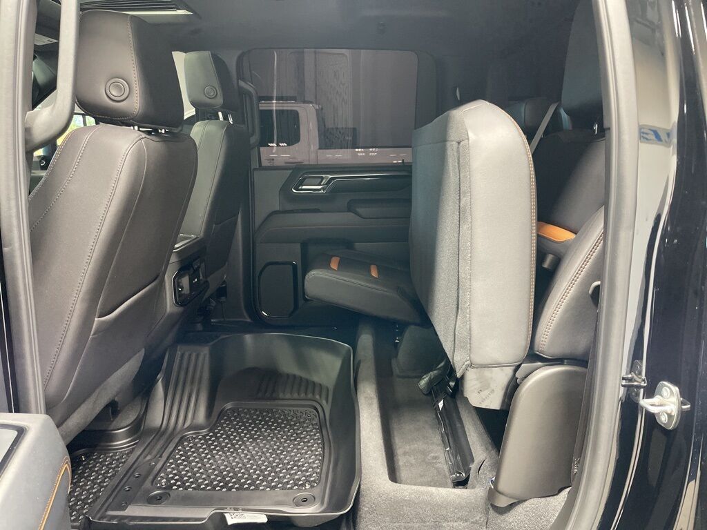 2024 GMC Sierra 2500HD 4x4 Crew Cab AT4 Minocqua WI 2024 GMC Sierra 2500HD 4x4 Crew Cab AT4 Minocqua WI