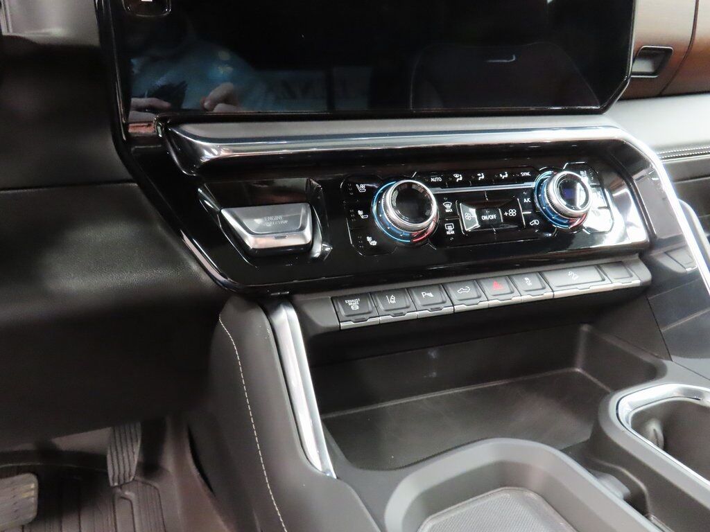 2024 GMC Sierra 2500HD 4x4 Crew Cab Denali Ultimate Fond du Lac WI 2024 GMC Sierra 2500HD 4x4 Crew Cab Denali Ultimate Fond du Lac WI