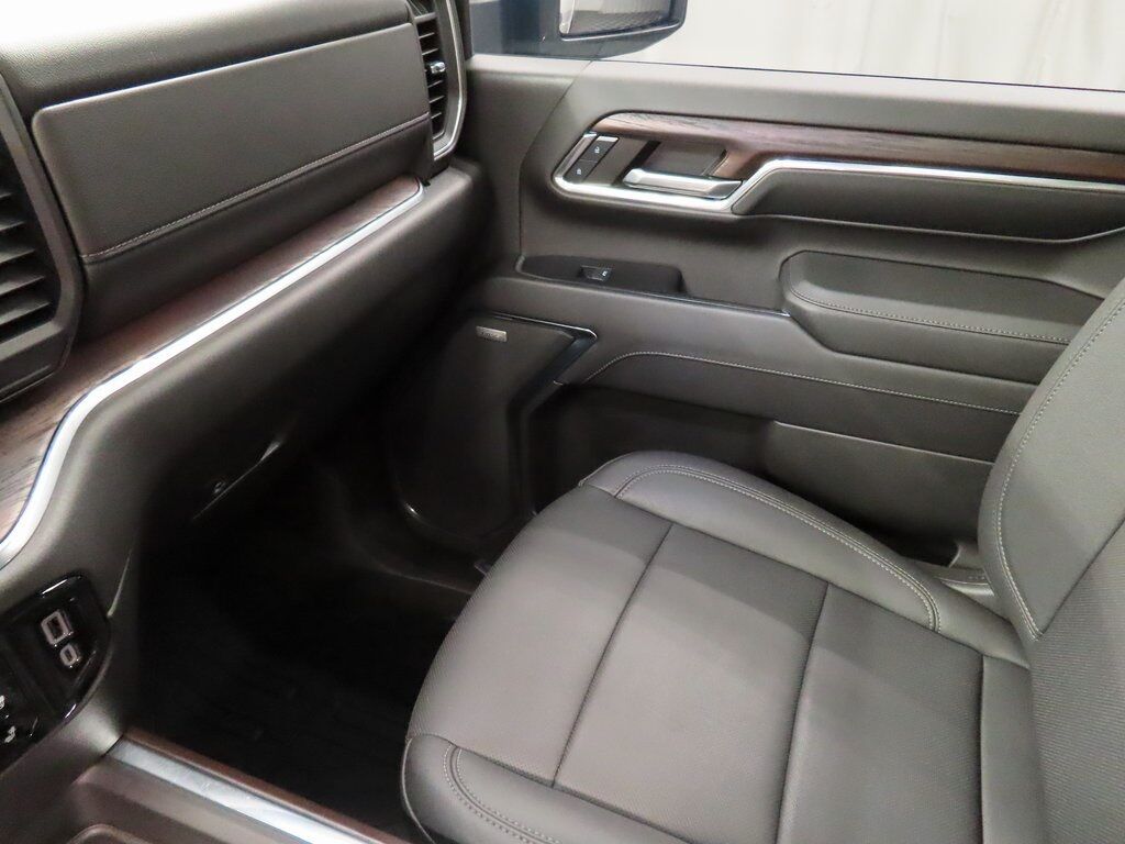 2024 GMC Sierra 2500HD 4x4 Crew Cab SLT Fond du Lac WI 2024 GMC Sierra 2500HD 4x4 Crew Cab SLT Fond du Lac WI