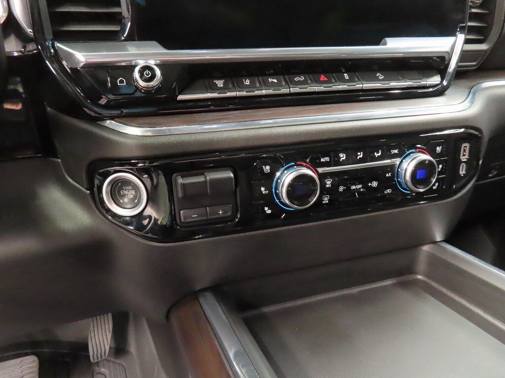 2024 GMC Sierra 2500HD 4x4 Crew Cab SLT Fond du Lac WI 2024 GMC Sierra 2500HD 4x4 Crew Cab SLT Fond du Lac WI