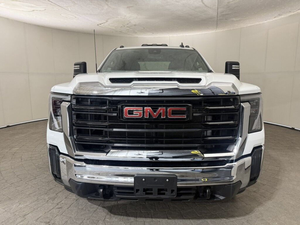2024 GMC Sierra 2500HD Pro's photo