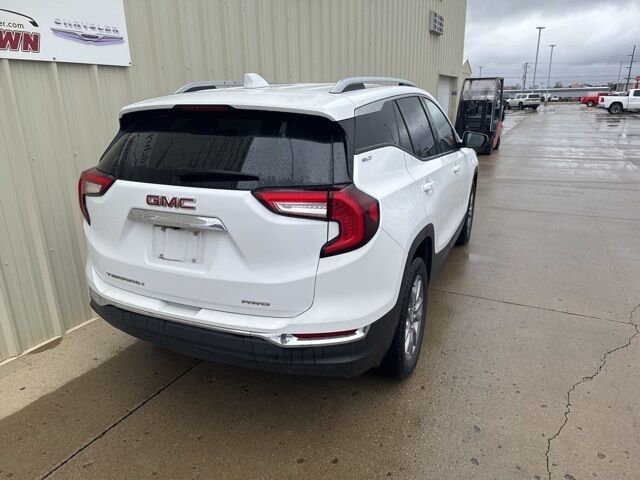 2024 GMC Terrain SLT Watertown SD 2024 GMC Terrain SLT Watertown SD