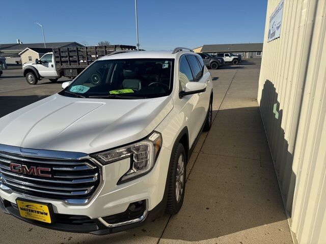 2024 GMC Terrain SLT Watertown SD 2024 GMC Terrain SLT Watertown SD