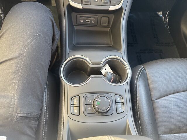 2024 GMC Terrain SLT Watertown SD 2024 GMC Terrain SLT Watertown SD