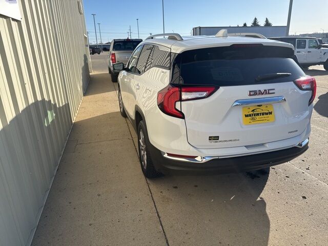 2024 GMC Terrain SLT Watertown SD 2024 GMC Terrain SLT Watertown SD