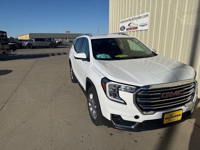 2024 GMC Terrain SLT Watertown SD 2024 GMC Terrain SLT Watertown SD