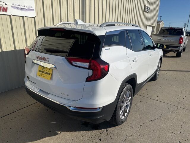 2024 GMC Terrain SLT Watertown SD 2024 GMC Terrain SLT Watertown SD