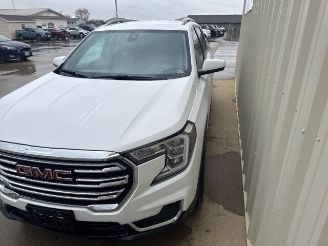 2024 GMC Terrain SLT Watertown SD 2024 GMC Terrain SLT Watertown SD