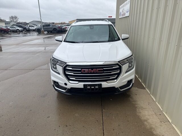 2024 GMC Terrain SLT Watertown SD 2024 GMC Terrain SLT Watertown SD