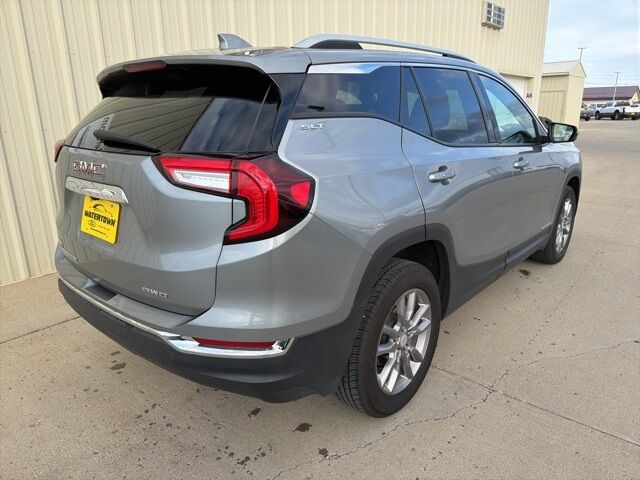 2024 GMC Terrain SLT Watertown SD 2024 GMC Terrain SLT Watertown SD
