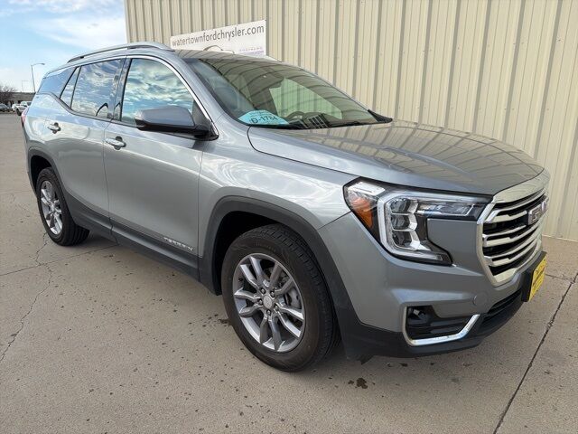 2024 GMC Terrain SLT Watertown SD 2024 GMC Terrain SLT Watertown SD