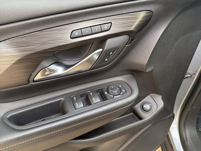 2024 GMC Terrain SLT Watertown SD 2024 GMC Terrain SLT Watertown SD