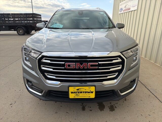 2024 GMC Terrain SLT Watertown SD 2024 GMC Terrain SLT Watertown SD