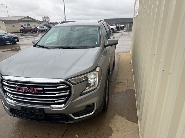 2024 GMC Terrain SLT Watertown SD 2024 GMC Terrain SLT Watertown SD