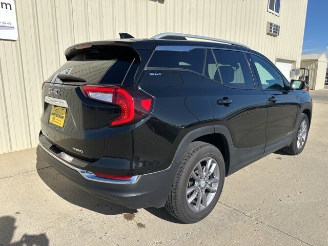 2024 GMC Terrain SLT Watertown SD 2024 GMC Terrain SLT Watertown SD
