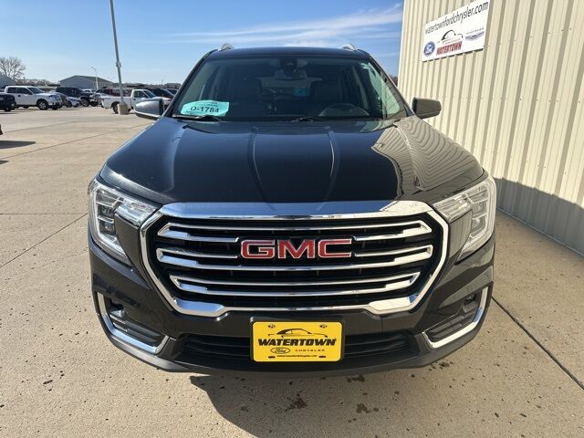 2024 GMC Terrain SLT Watertown SD 2024 GMC Terrain SLT Watertown SD
