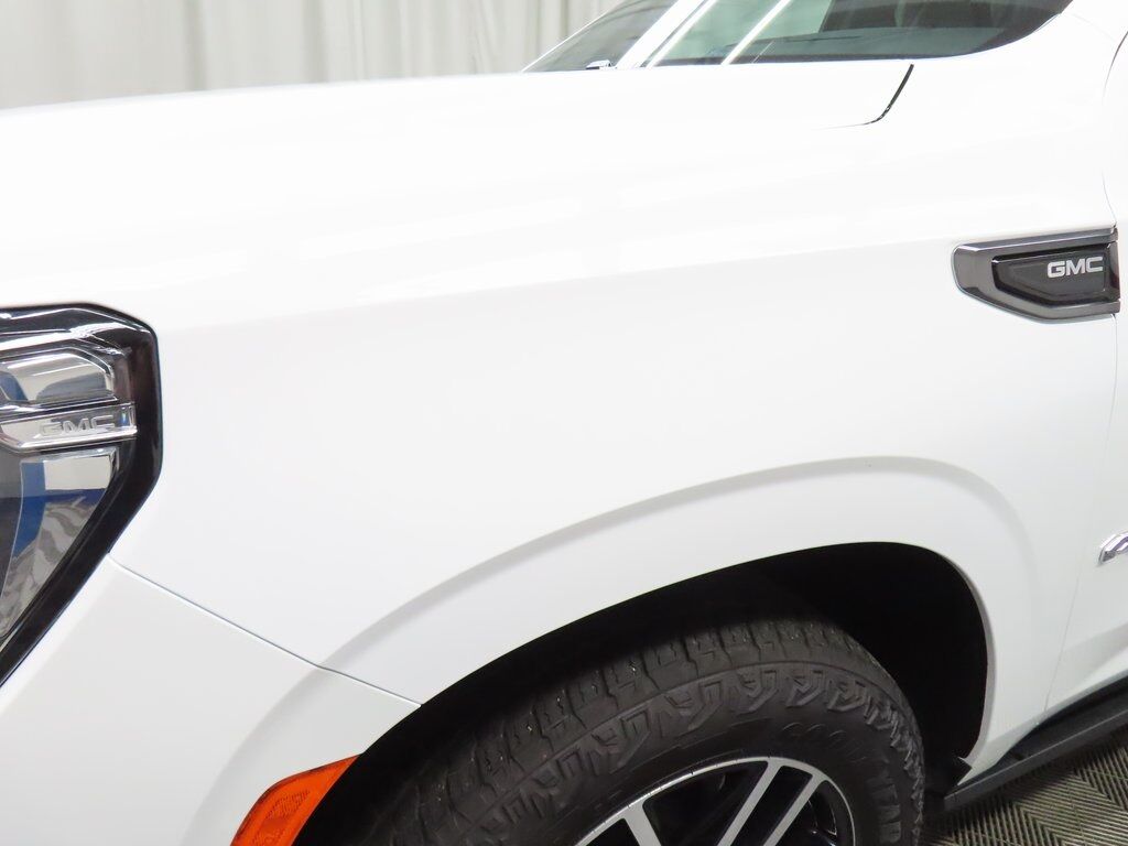 2024 GMC Yukon AT4 4WD Fond du Lac WI