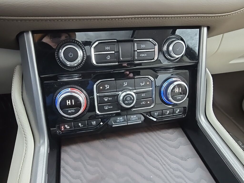 2024 GMC Yukon Denali 4WD Fond du Lac WI 2024 GMC Yukon Denali 4WD Fond du Lac WI