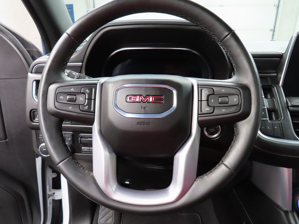 2024 GMC Yukon XL SLT 4WD Fond du Lac WI 2024 GMC Yukon XL SLT 4WD Fond du Lac WI