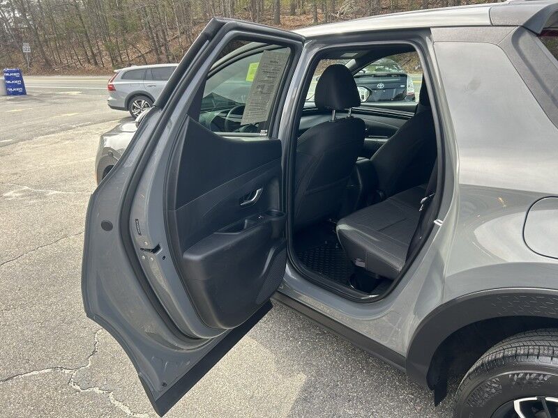 2024 Hyundai Santa Cruz SE - 1-OWNER - REGULAR OIL CHANGES Webster MA 2024 Hyundai Santa Cruz SE - 1-OWNER - REGULAR OIL CHANGES Webster MA