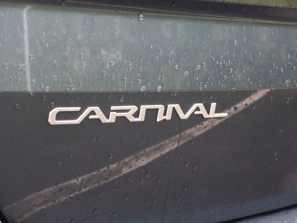 2024 Kia Carnival SX