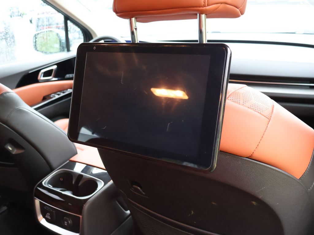 2024 Kia Carnival SX