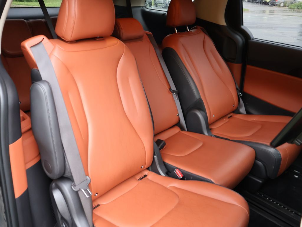 2024 Kia Carnival SX