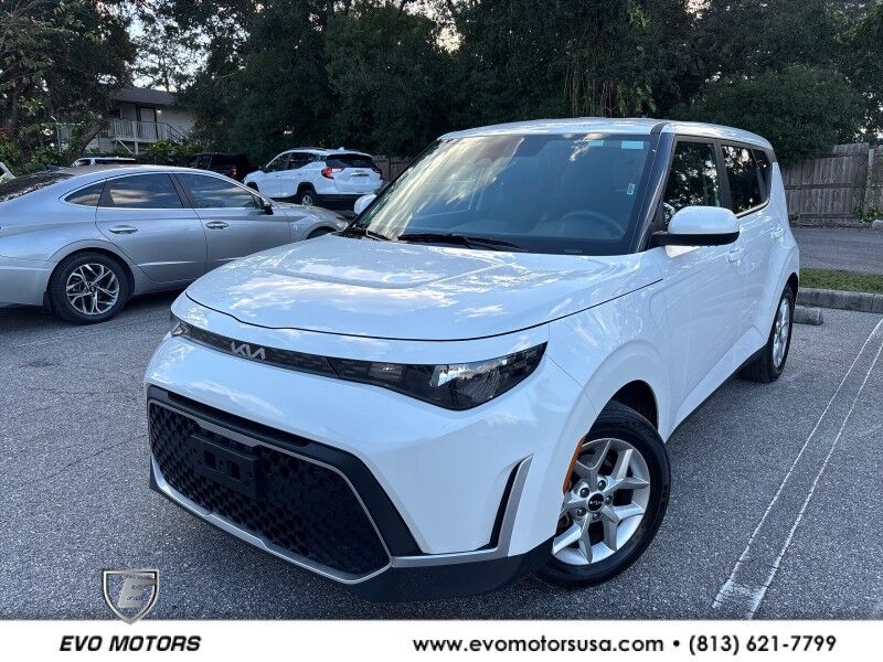 2024 Kia Soul LX's photo