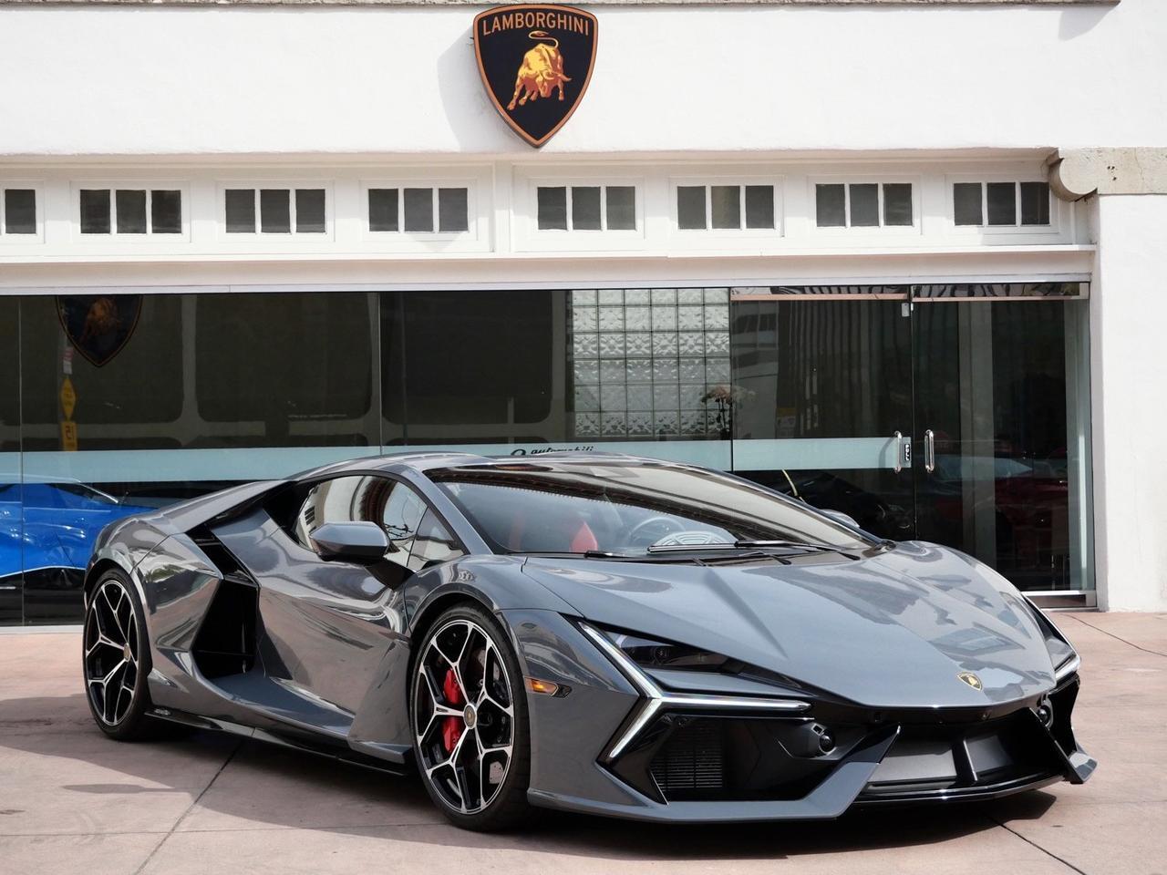 2024 Lamborghini Revuelto Base Base