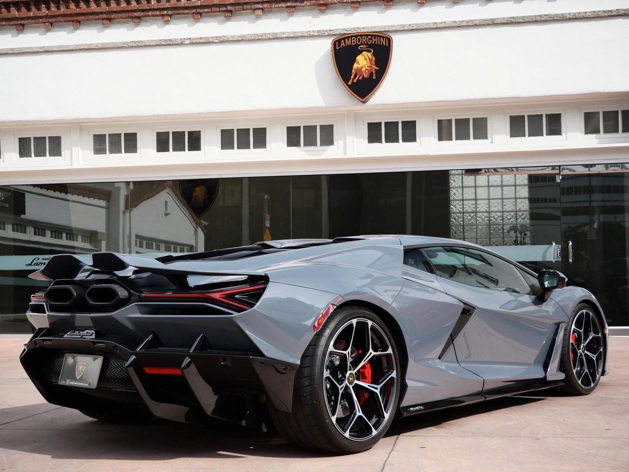 2024 Lamborghini Revuelto Base Base