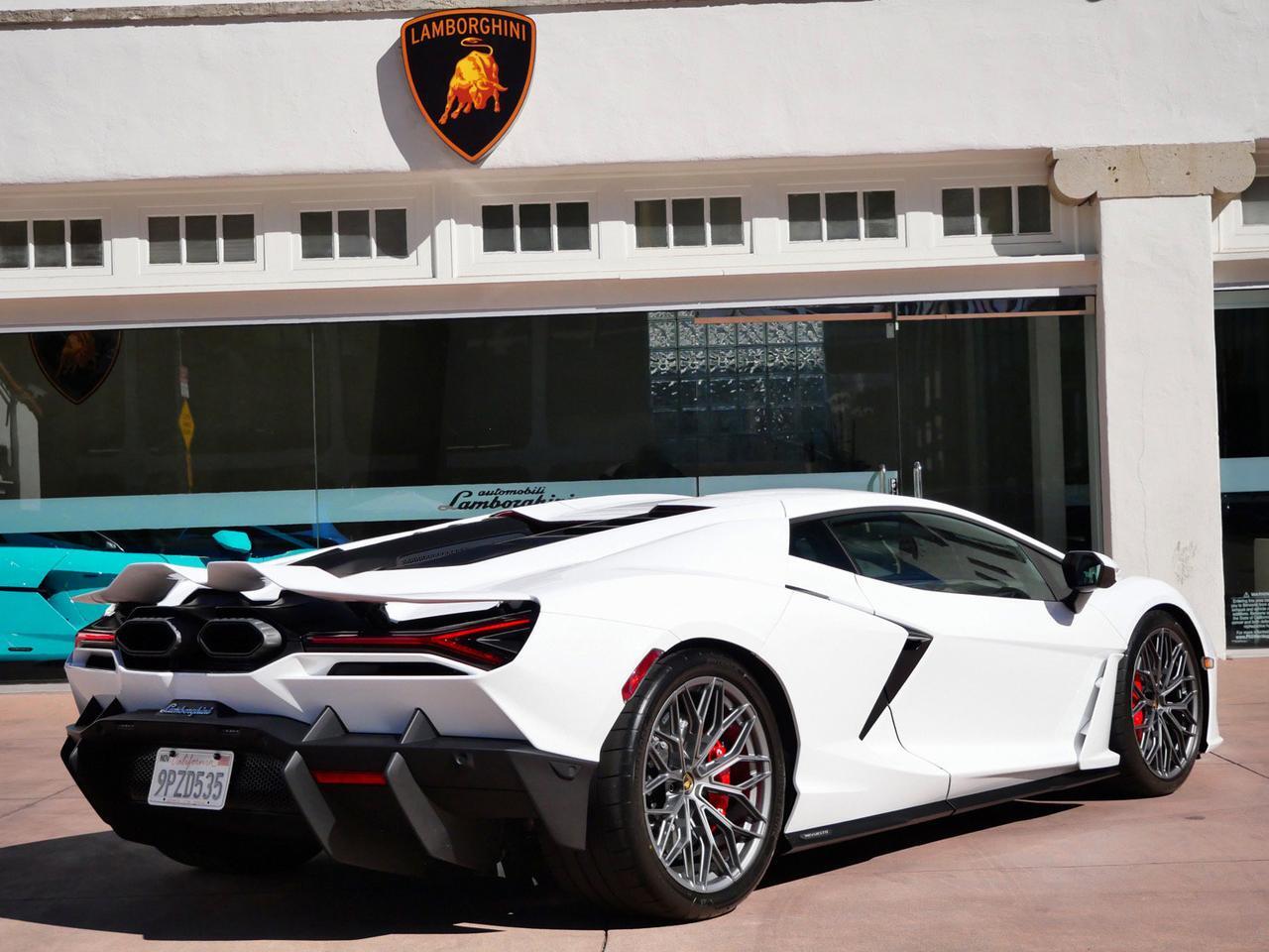 2024 Lamborghini Revuelto Base Base
