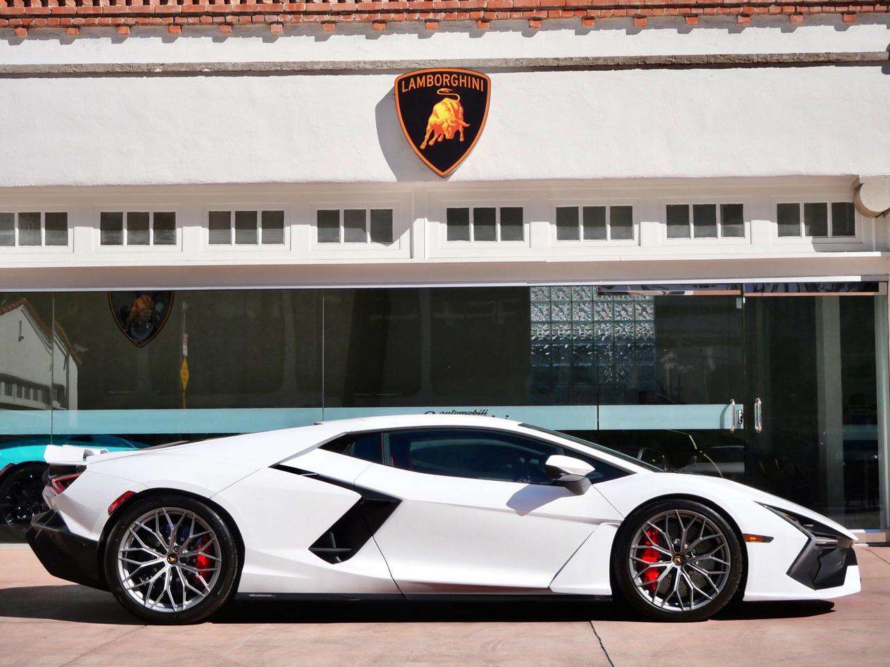 2024 Lamborghini Revuelto Base Base