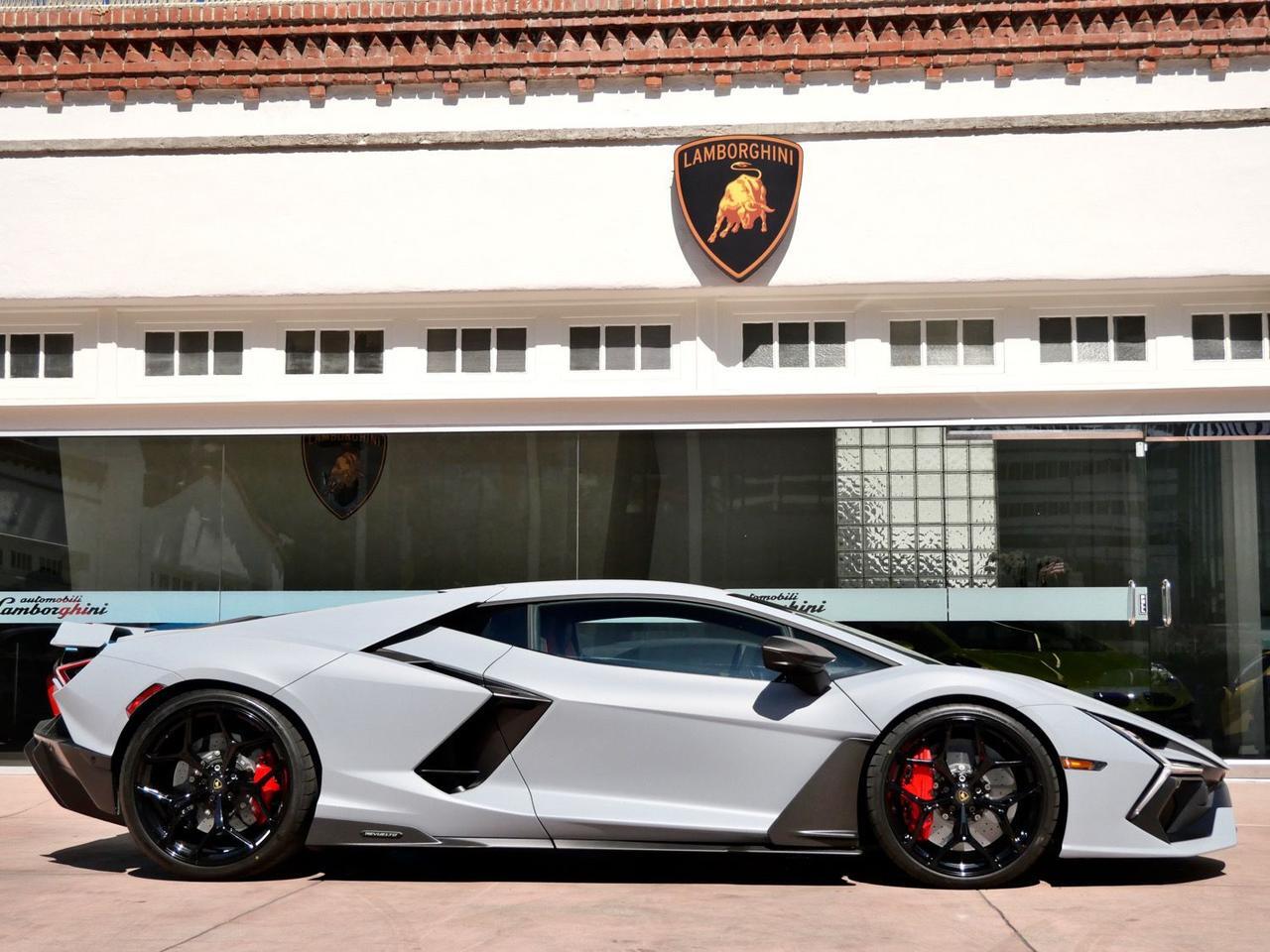 2024 Lamborghini Revuelto Base Base