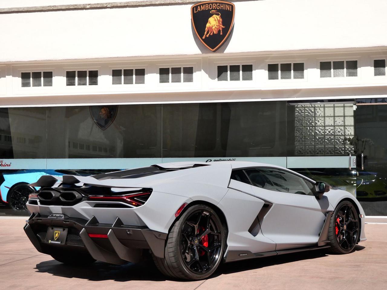 2024 Lamborghini Revuelto Base Base